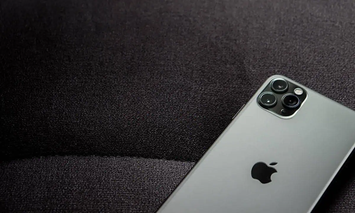 Naprawa iPhone – jak wybrać odpowiednie części i przywrócić smartfonowi pełną sprawność?