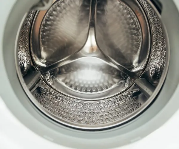 Pralki MIELE czy pralki ASKO — jak wybrać urządzenie premium, które ułatwi domowe pranie na lata?