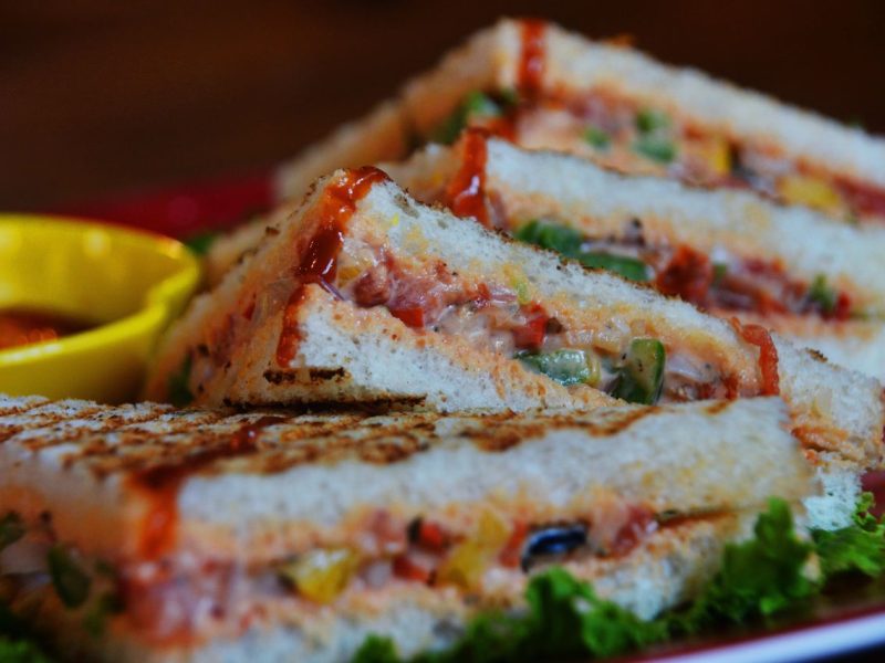 Catering kanapkowy w Warszawie – sprawdzony sposób na udane spotkanie
